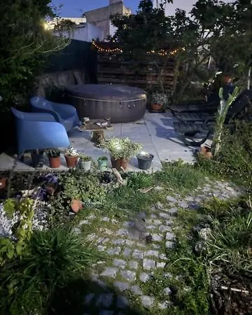 Quarto em Acomodações Particulares Bulle Entre Parentheses Aroeira (Setubal)